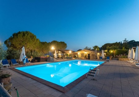 AGRITURISMO CON PISCINA